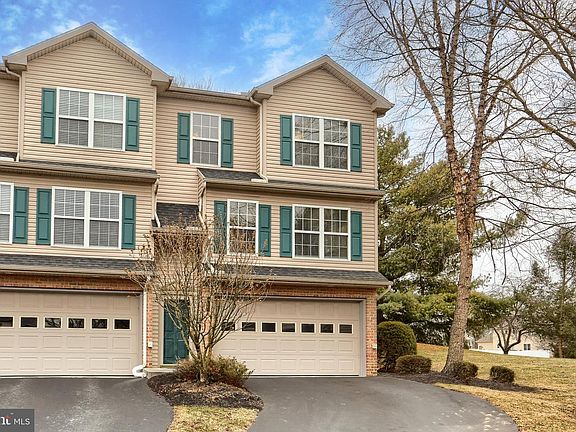 3rd image of 568 Meadowcroft Cir