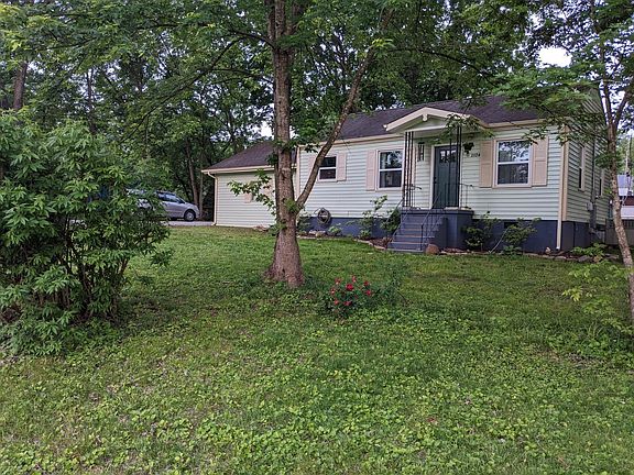 3rd image of 2124 Lloyd Ave