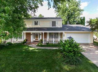 3285 Spring Valley Rd, Dubuque, IA 52001