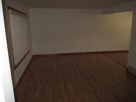 2nd image of 1S290 Danby St