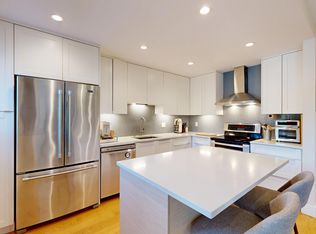 1528 Bowser Ave #304, North Vancouver, BC