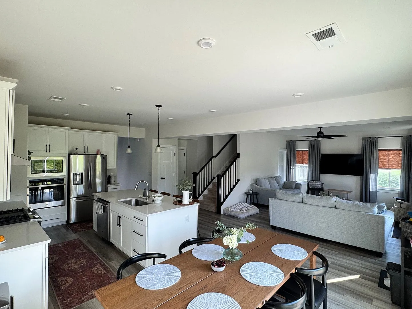 Stylish Living in Riverstone — Photo 4