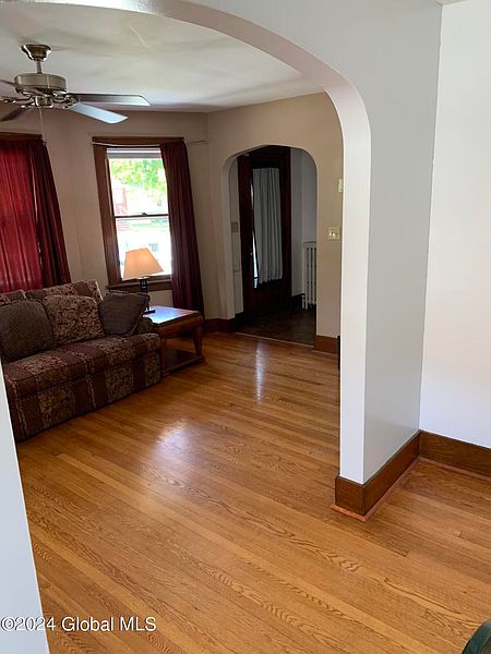 4th image of 529 Bradford Street