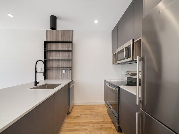 2nd image of 625A Halsey St APT 2A