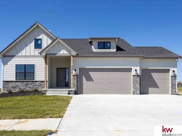 21714 Hampton Dr, Gretna, NE 68028