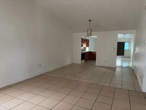 3rd image of 1314 E Cowden Ave