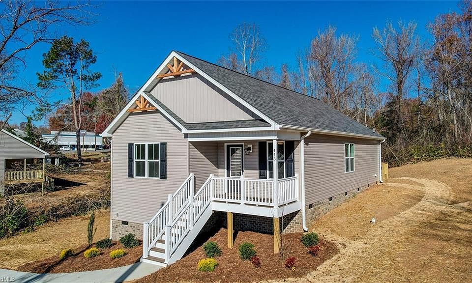 1st image of 413 Park Ln
