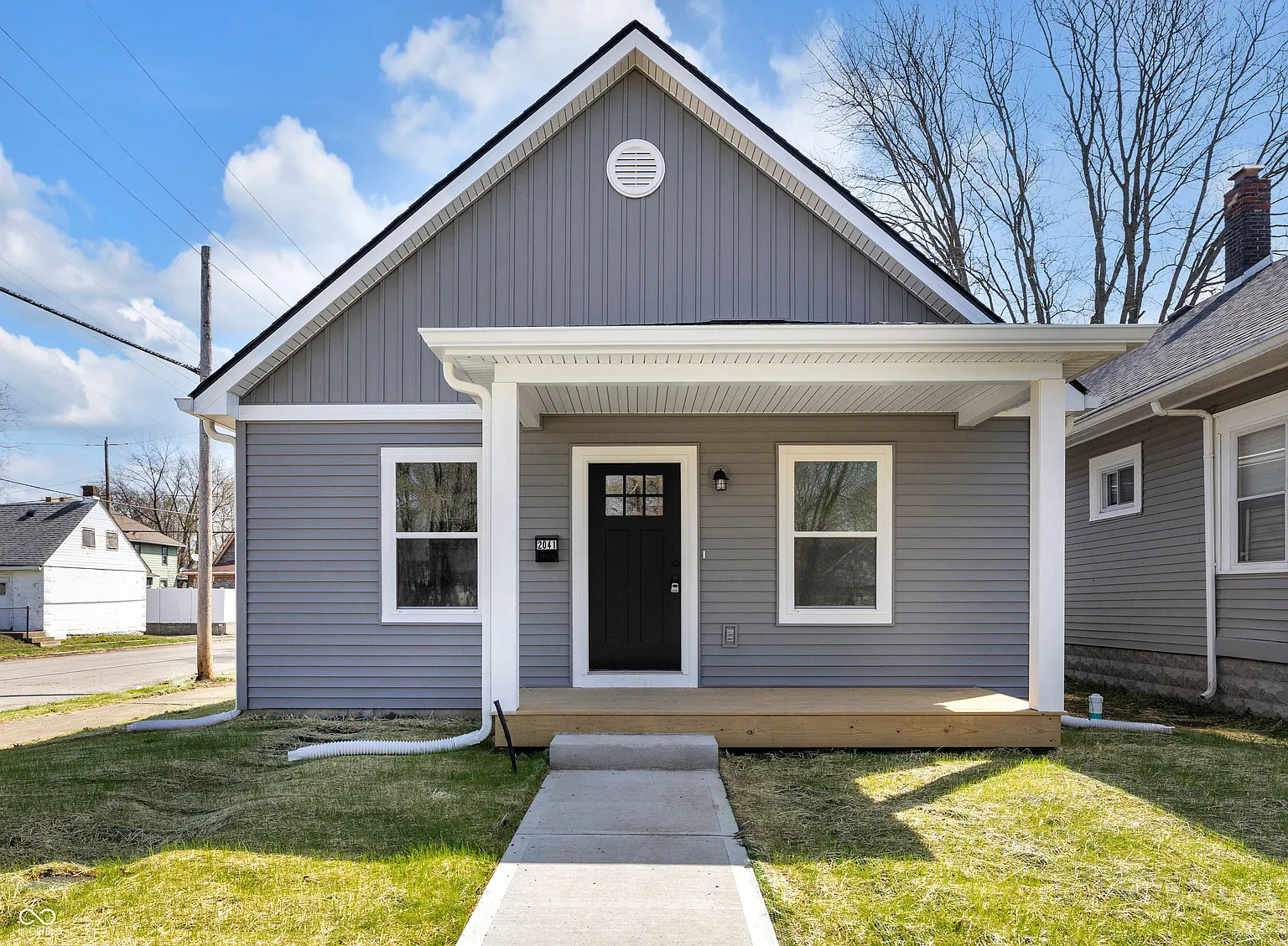 2041 N Dexter St photo 1