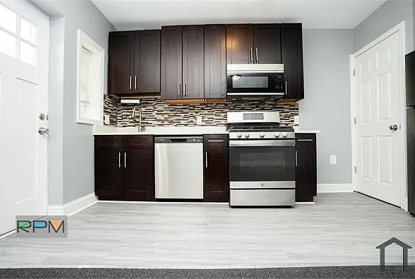 3969 Brooklyn Ave — Photo 7