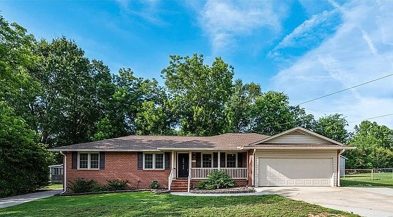 1st image of 204 Maria Dr