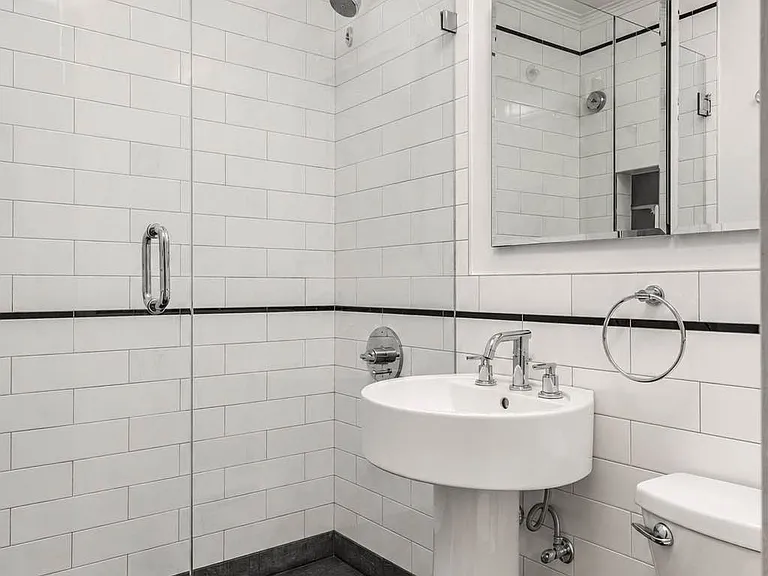 512 E 11th St #5A — Photo 10