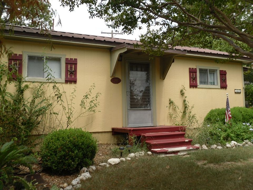 1st image of 304 N Cedar Ave