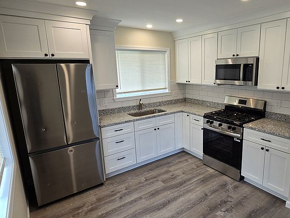2nd image of 310 Woodlawn Ave