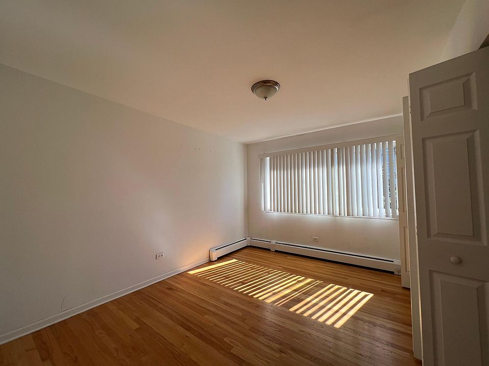 1st image of 736 W Buena Ave APT 203