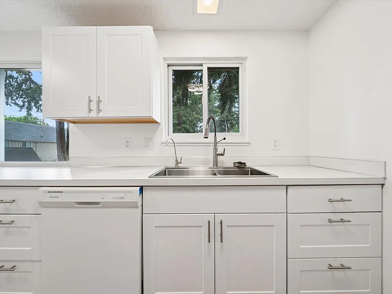 3924 SE 168th Ave — Photo 5