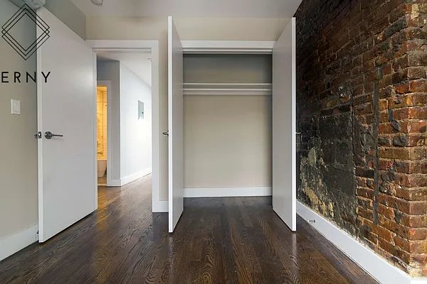 Rented by ERNY LLC | media 32