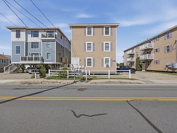 2nd image of 20 Cable Ave Unit 16