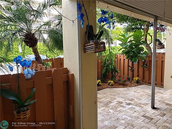 4th image of 1700 SE 15th St APT 108