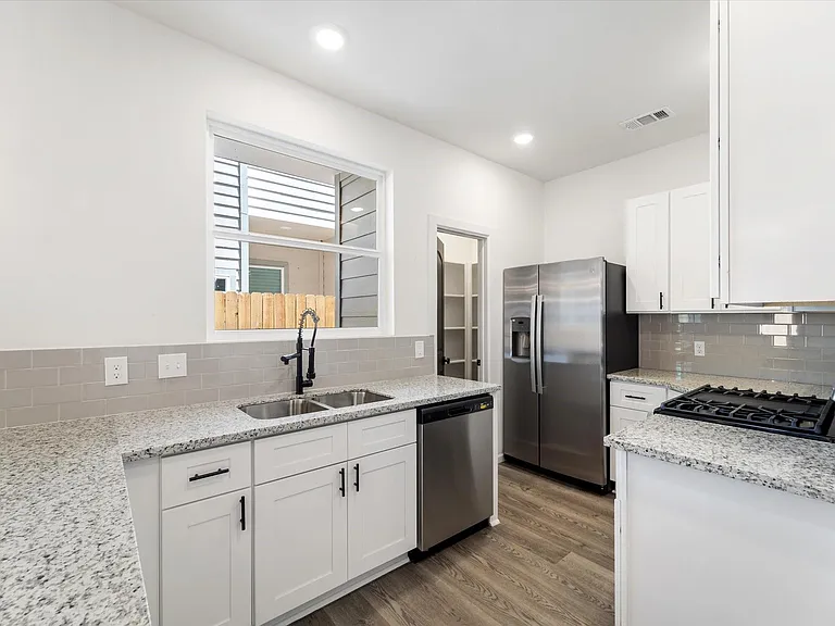 4309 Larkspur St — Photo 5