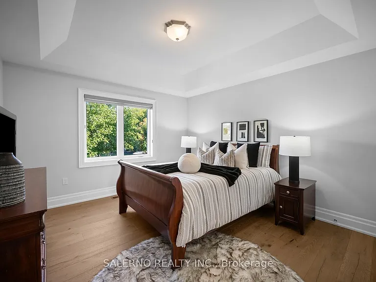 11 Compton Cres — Photo 32