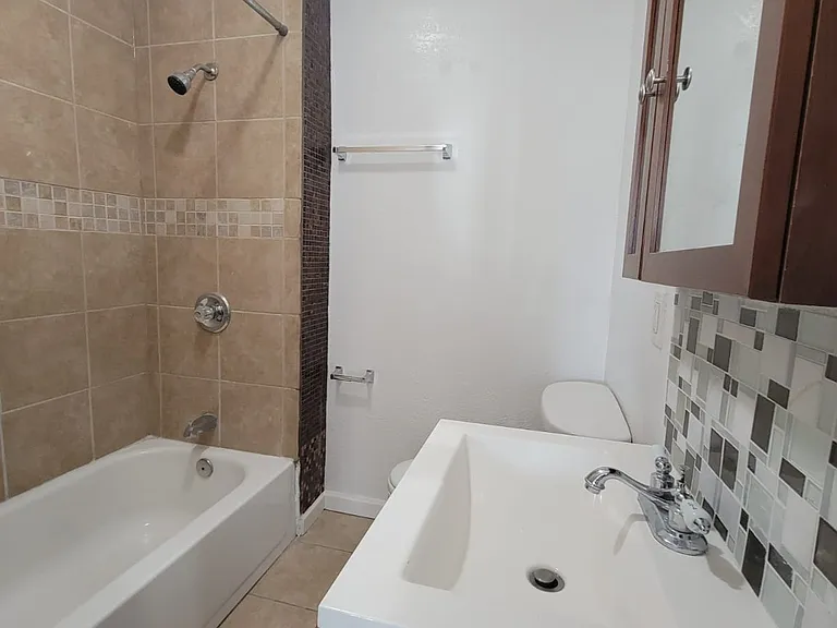 1315 W 101st St #1 — Photo 7