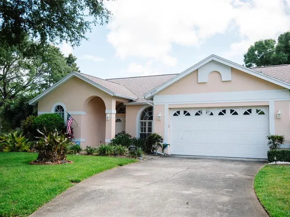 8390 Meadow Brook Dr E, Seminole, FL 33777