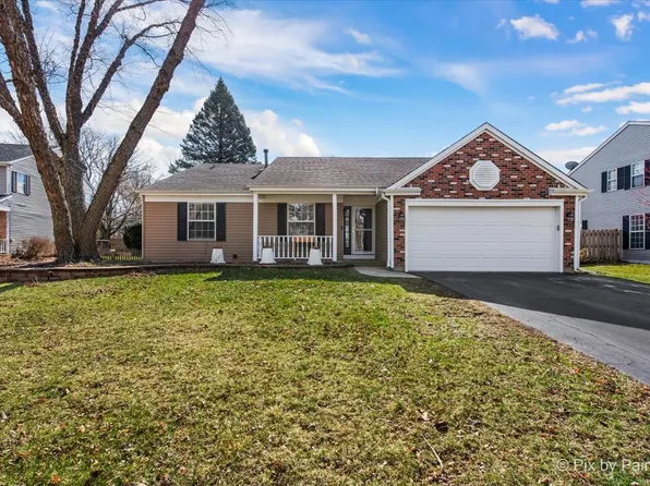 735 Royal Glen Dr, Cary, IL 60013