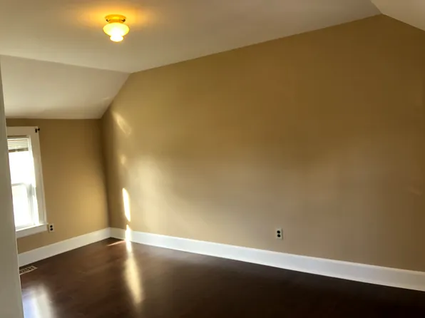 16 Cowing Ter, Stamford, CT 06906