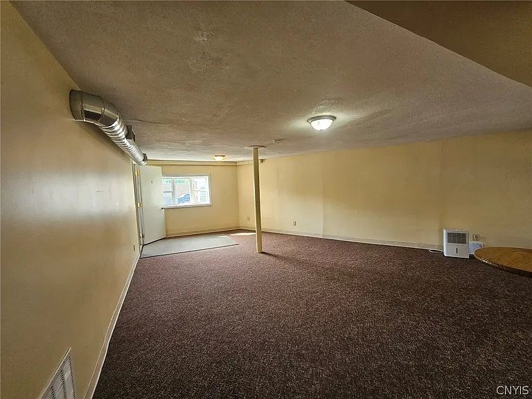 671 S Main St — Photo 2