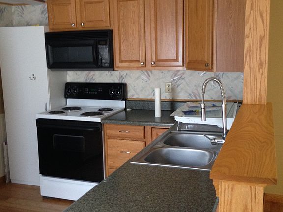 Kitchen- microwave not included