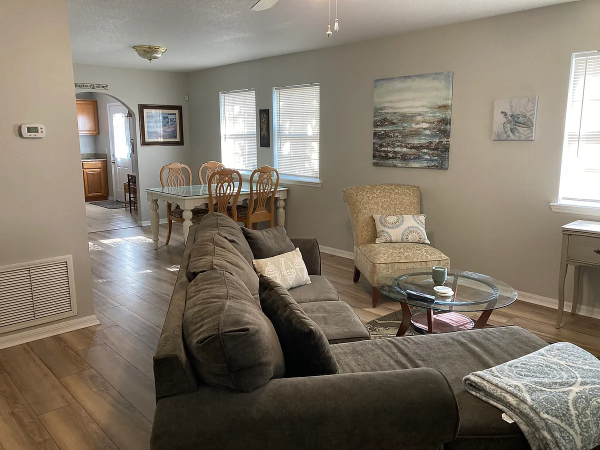 Living room and dining - 958 Bruen St