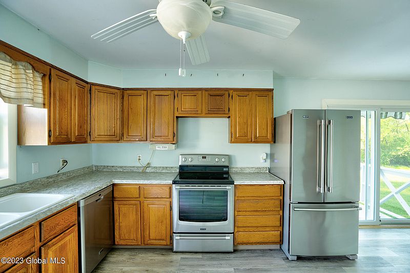 4th image of 100 Wagner Road