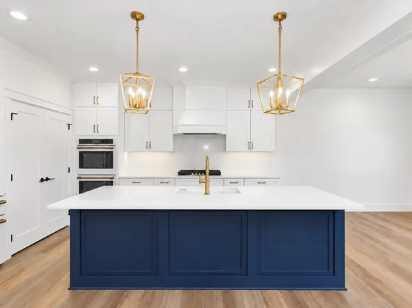 695 Morning Star Ct, Waukee, IA 50263