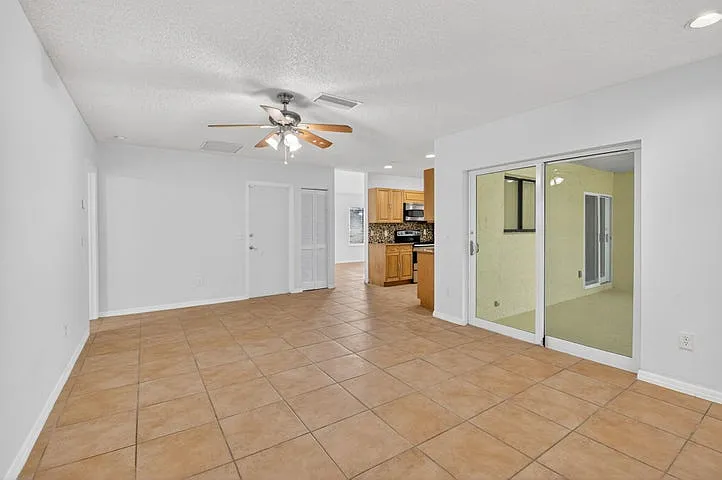 4 bed, 1801 sqft, $4,995 — Photo 2