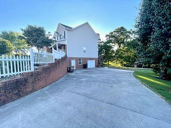 4th image of 1201 Savannah Dr