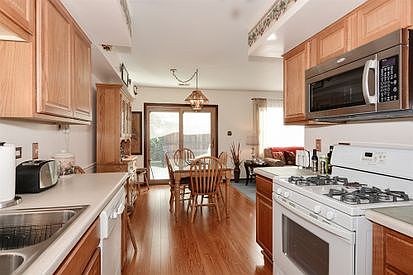 5th image of 9231 Woodbury Ct #202