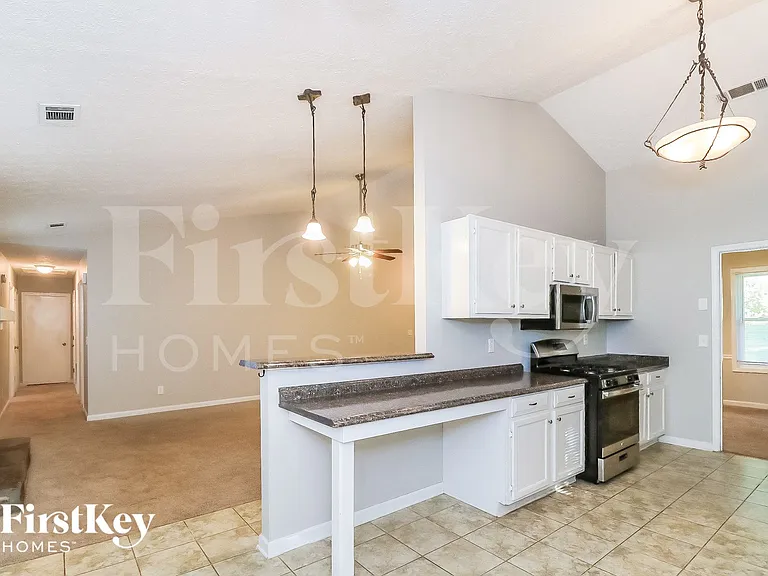 824 Riverstone Ln — Photo 8