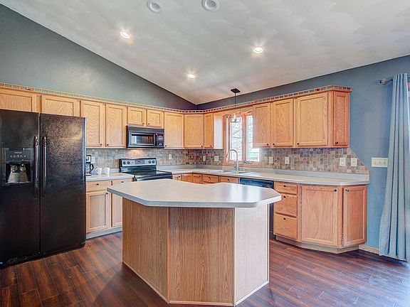 2nd image of 3901 Teal Ln