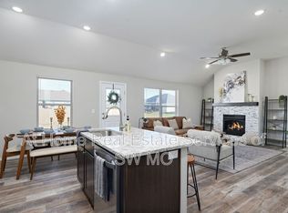 2118 N 21st St, Ozark, MO 65721