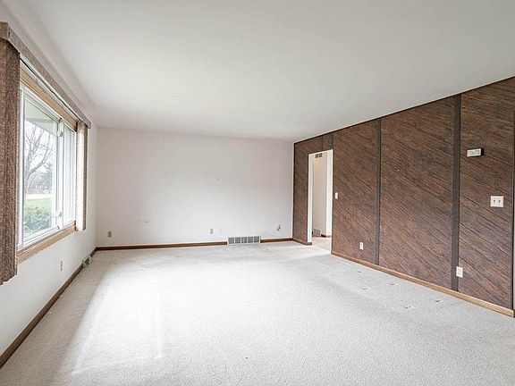 4th image of 2111 Plover Springs Dr