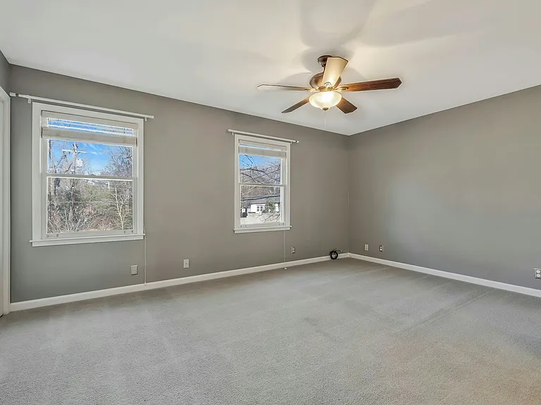 1005 Glendale Ln — Photo 21