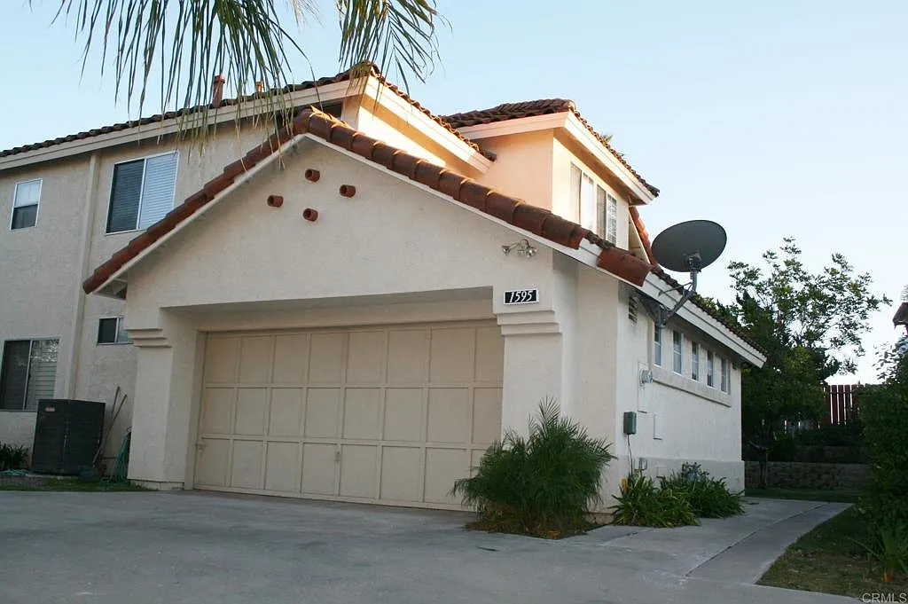 4 bed, 1936 sqft, $4,200 — Photo 1