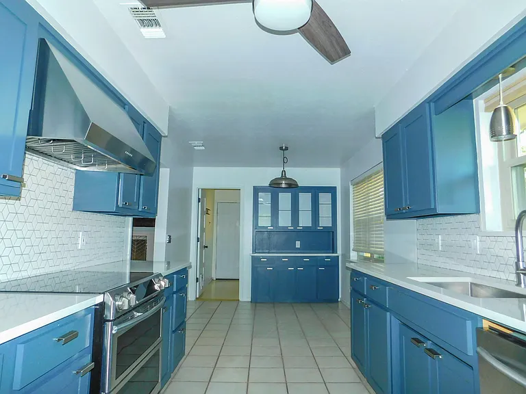 1946 Kensington Dr — Photo 11