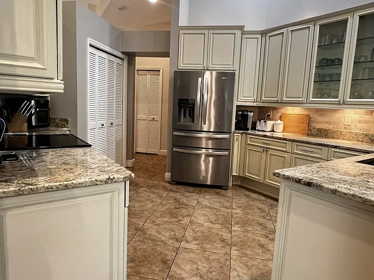 9421 Old Hickory Cir — Photo 3