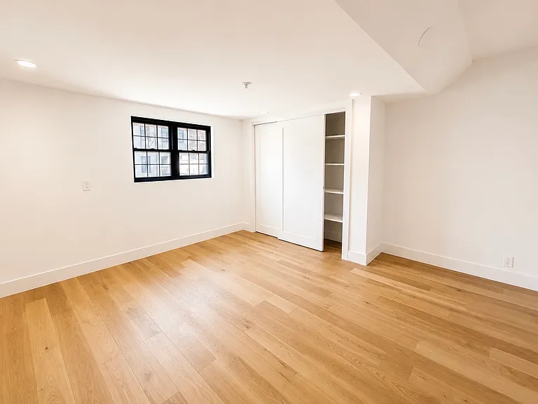296 Grand St #PENTHOUSE — Photo 10