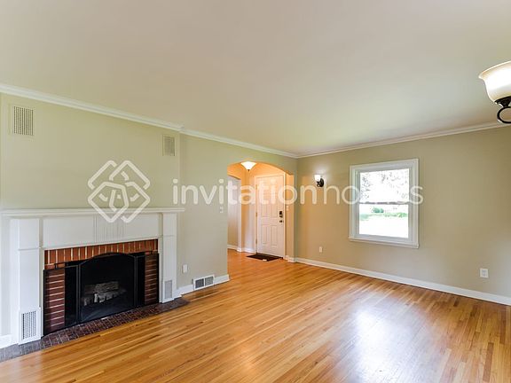 3rd image of 1598 Hollywood Ct