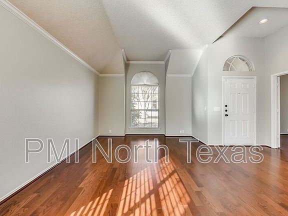 3rd image of 10717 Camelot Dr