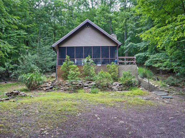 357 Lake Dr, Nesquehoning, PA 18240