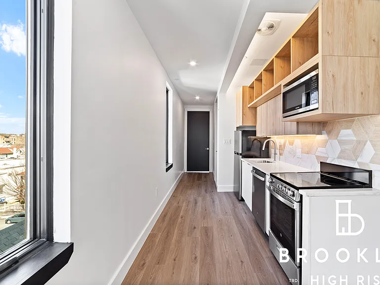 1286 New York Ave #5B — Photo 4