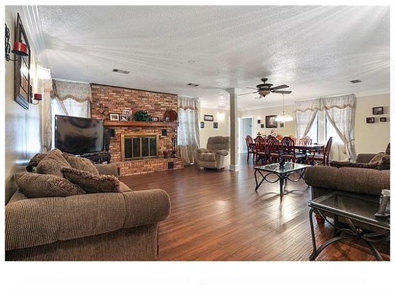 3rd image of 815 N Border Dr
